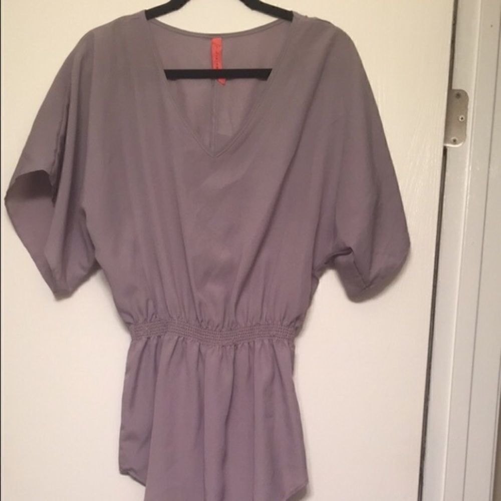Beautiful Gray Tunic Top! - Picture 2 of 3